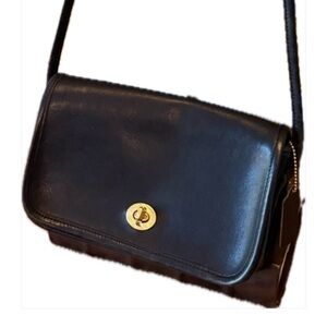 COACH Dinky Shoulder Bag 1970 
EUC Small Black Glove Tanned Leather Brass Sleek!